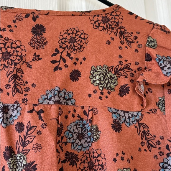 Floral Ruffle Blouse - Picture 7 of 7